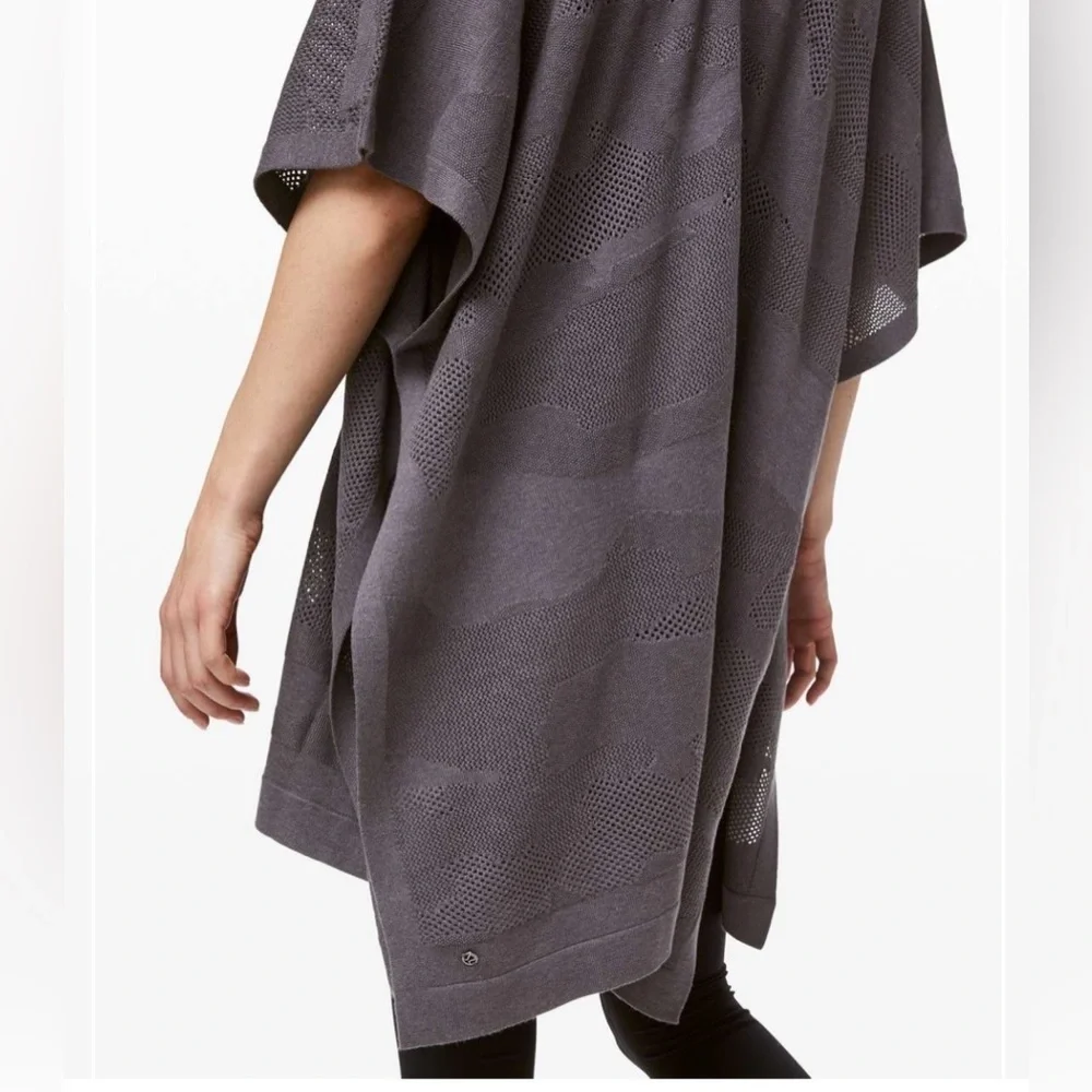 Lululemon: Women’s Find Your Light Wrap- One Size - Picture 2 of 10